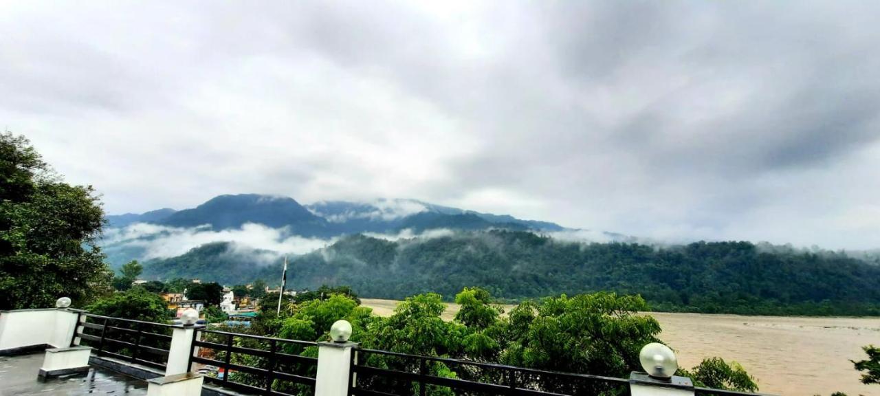 Meeram Ganga, A Heritage Stay By The Ganges At Triveni Ghat Rishikesh Luaran gambar
